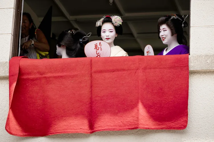 Festival brings Shinto traditions to Japanese streets